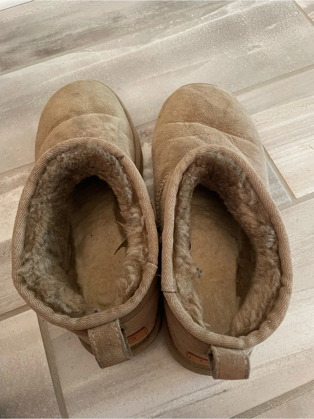 Ugg Ultra Mini Women’s Size 9